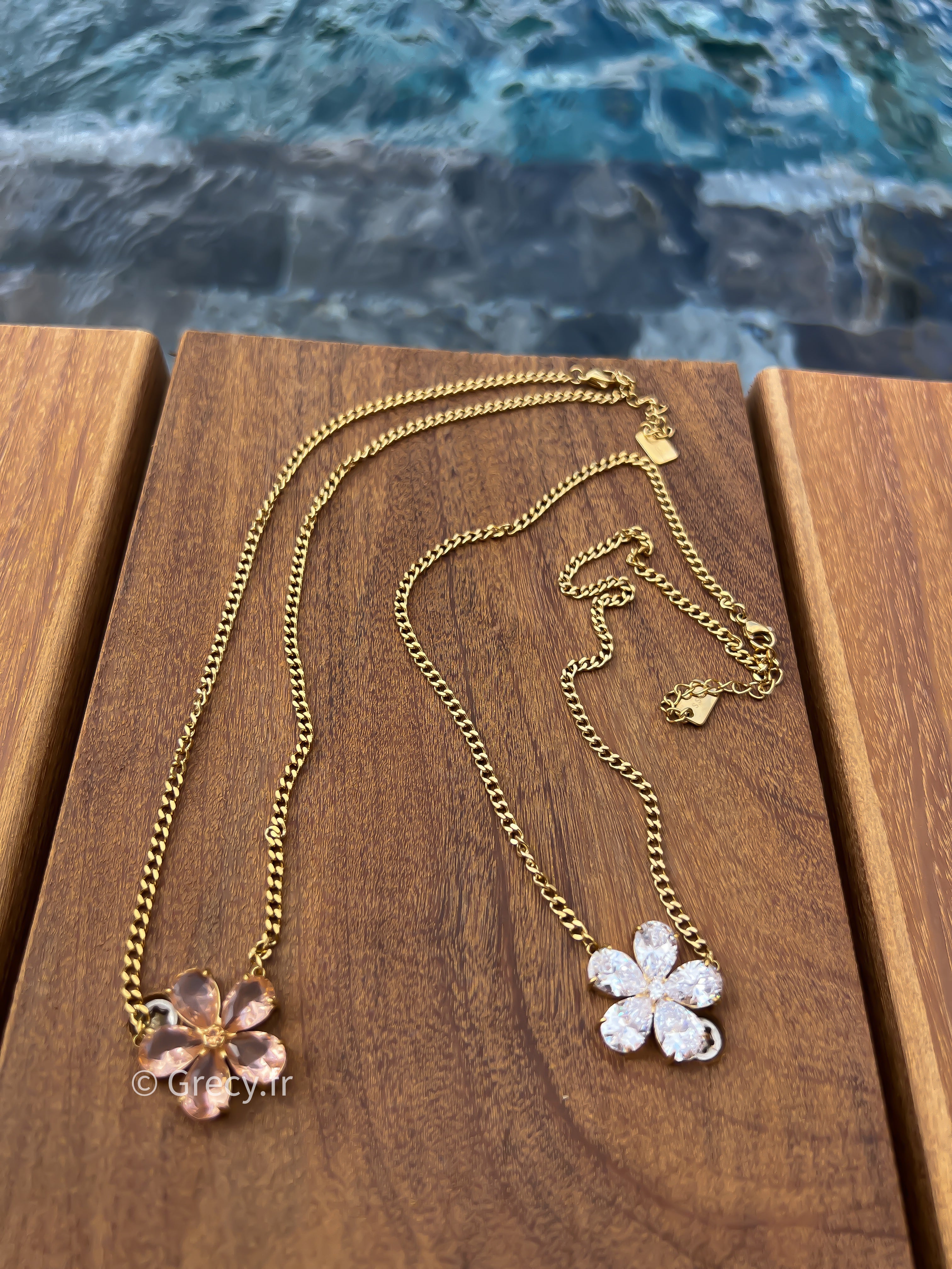 Mia / Collier fleur blanche scintillante