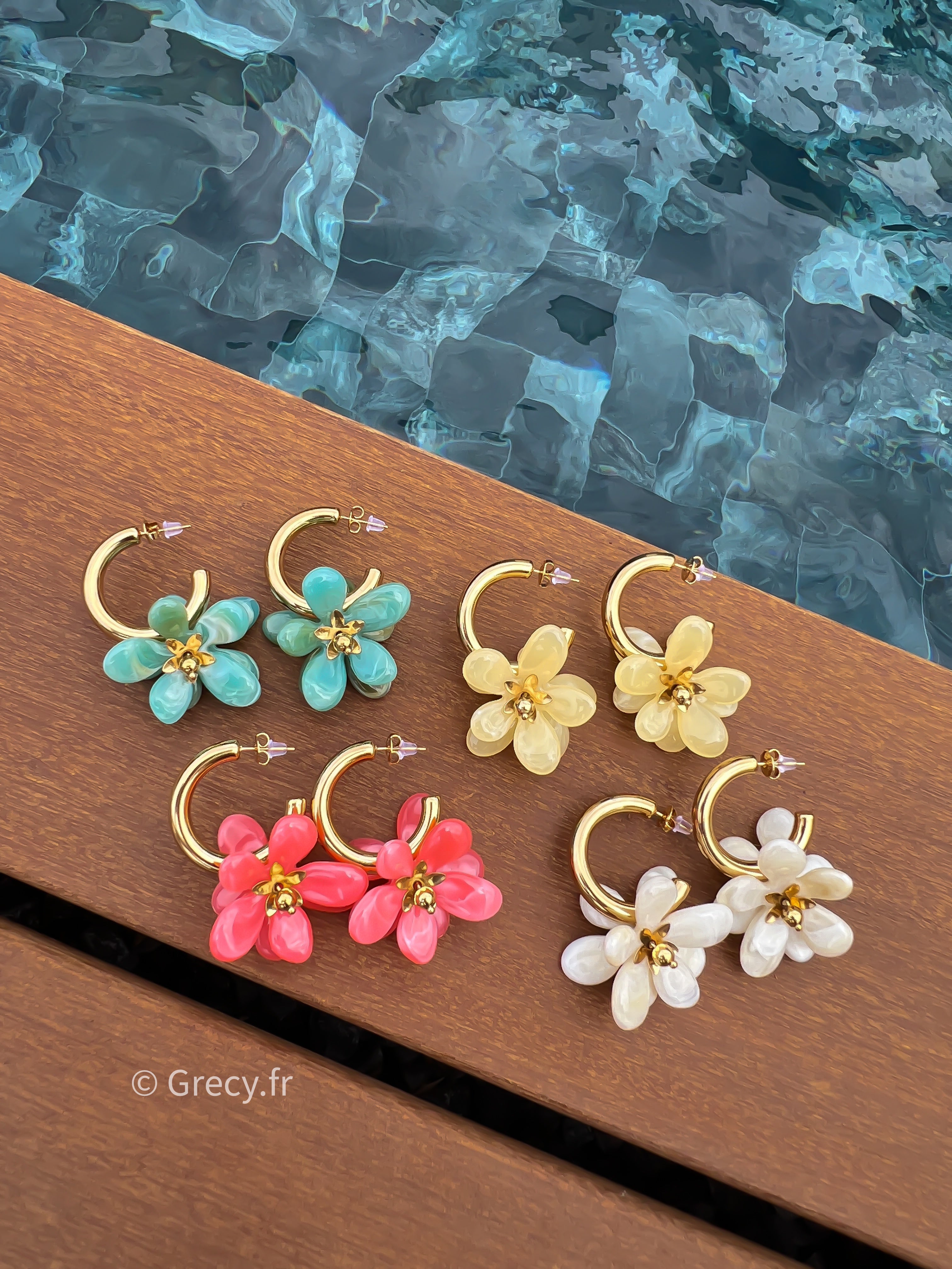 Sélène /  boucles d'oreilles fleurs résine colorées