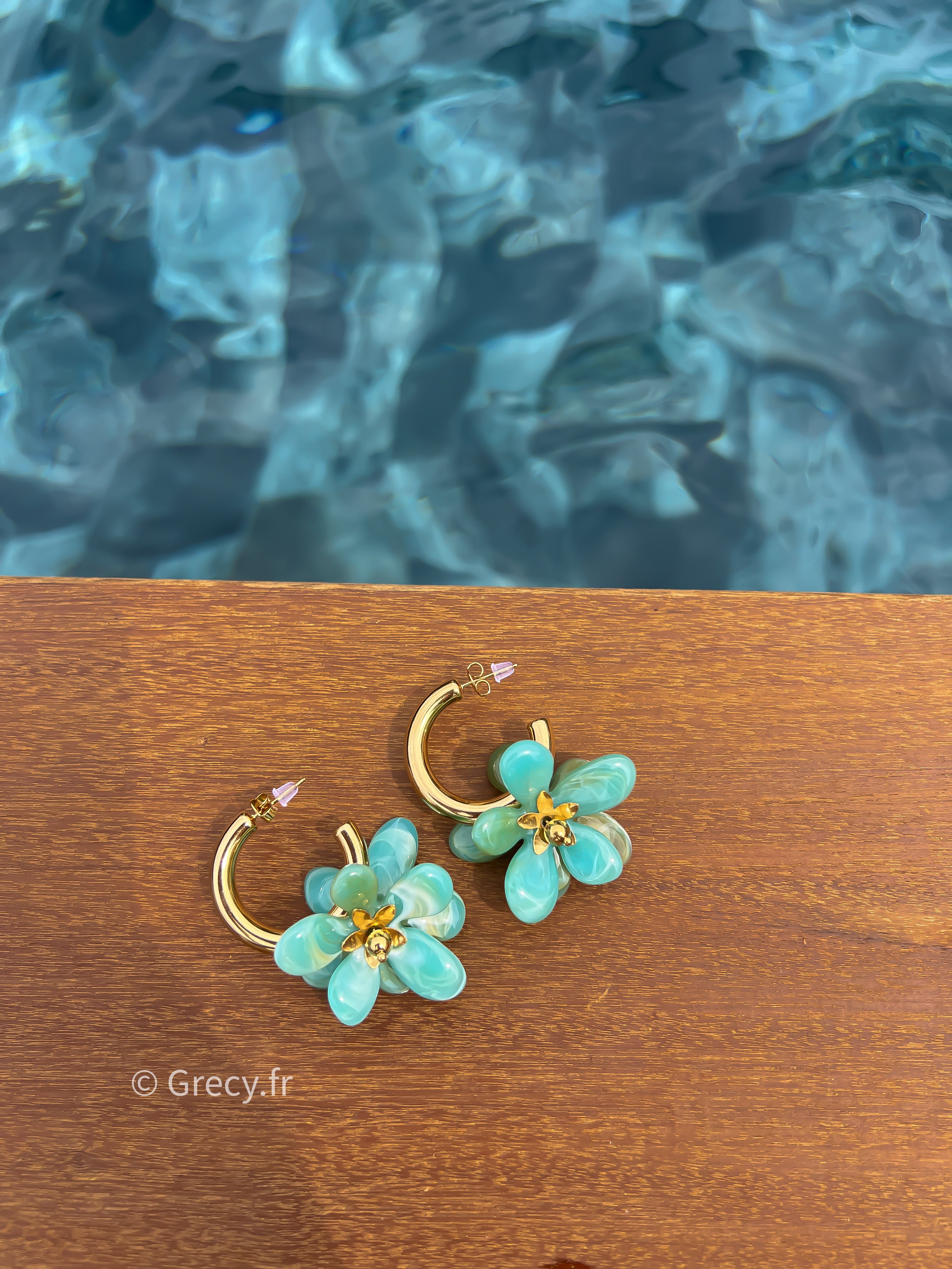 Sélène /  boucles d'oreilles fleurs résine colorées