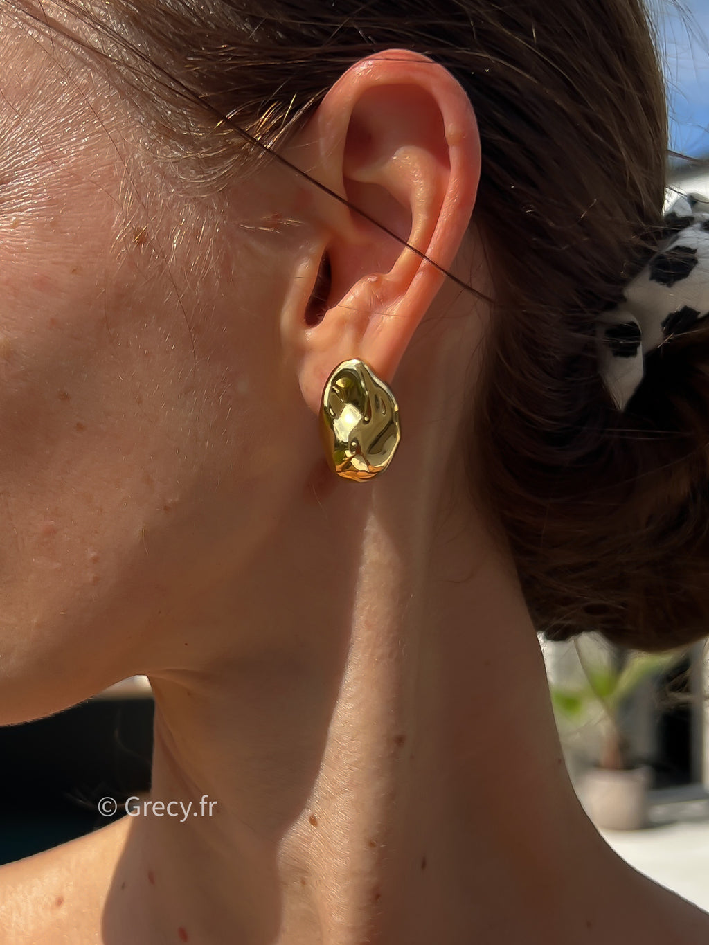 Constance / Boucles d'oreilles dorée forme de pierre