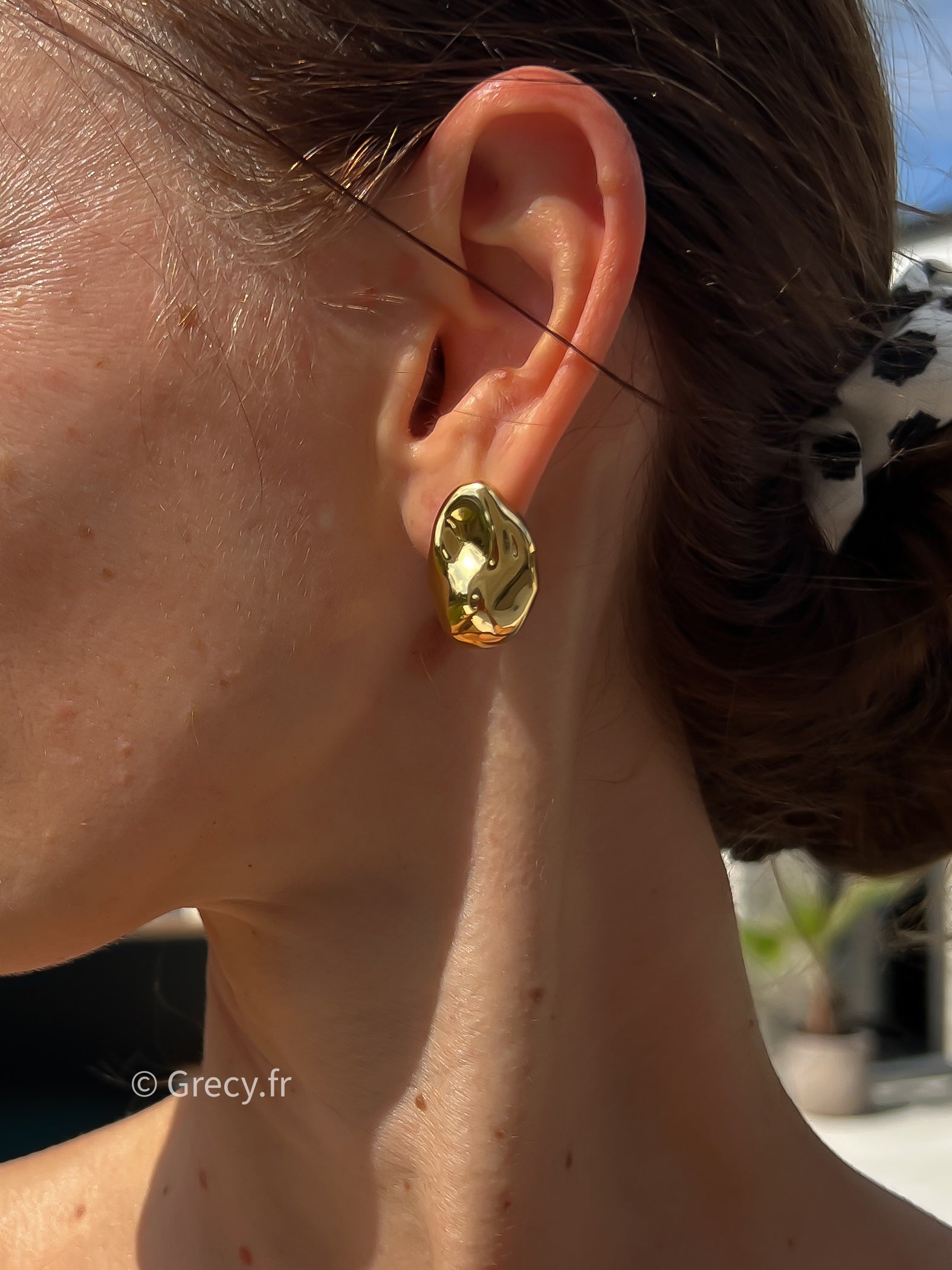 Constance / Boucles d'oreilles dorée forme de pierre