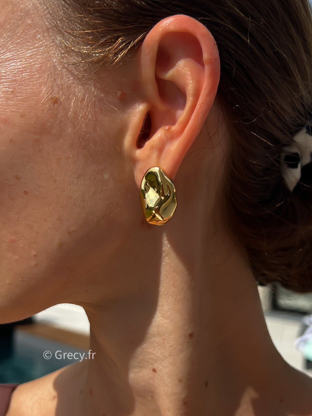 Constance / Boucles d'oreilles dorée forme de pierre