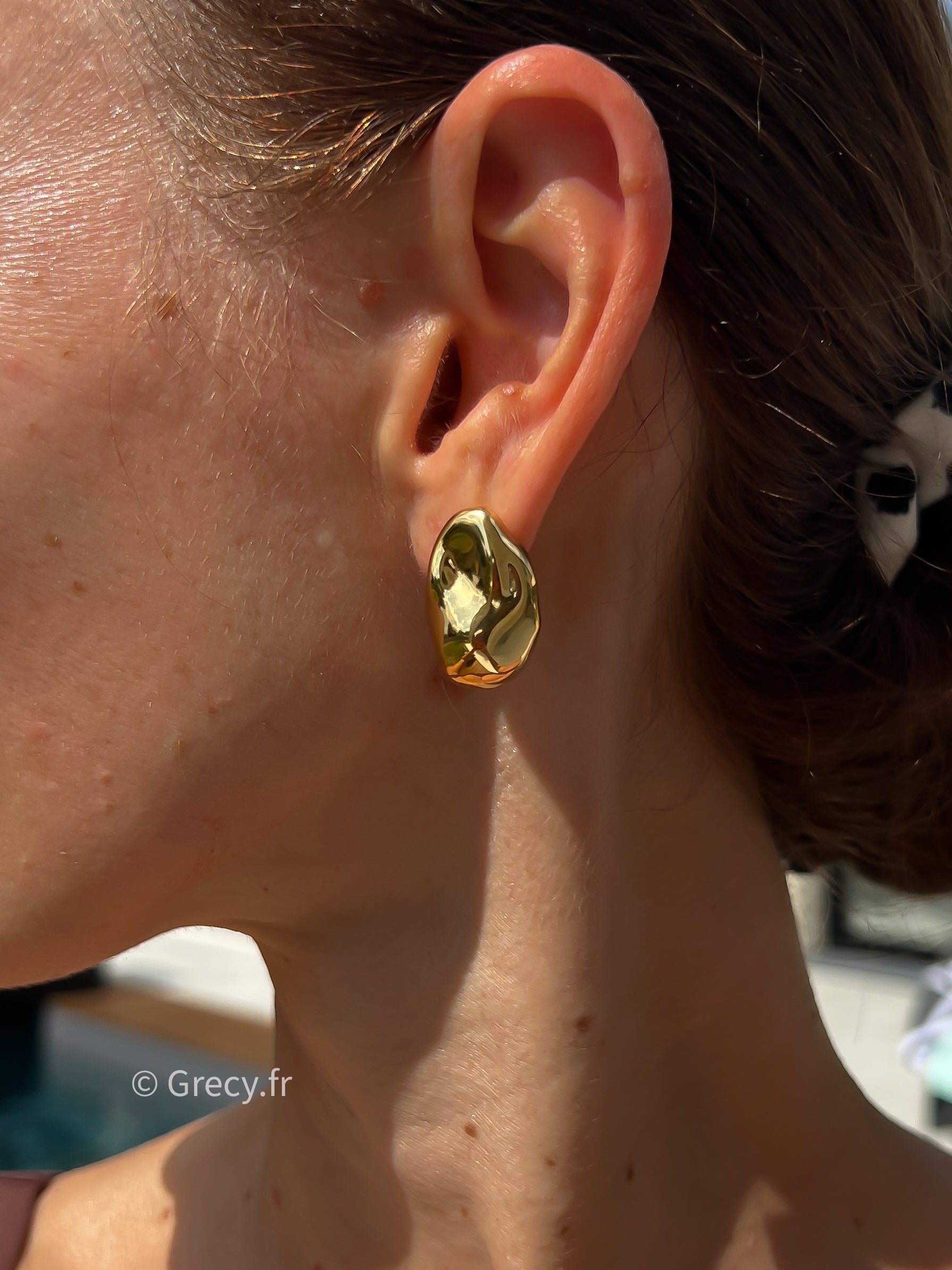 Constance / Boucles d'oreilles dorée forme de pierre