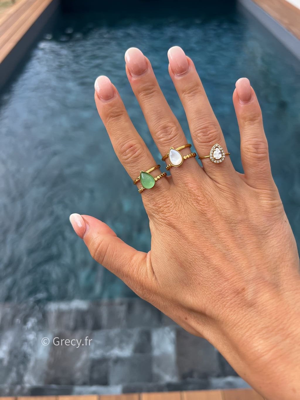 Camille / bague goutte verte ou blanche