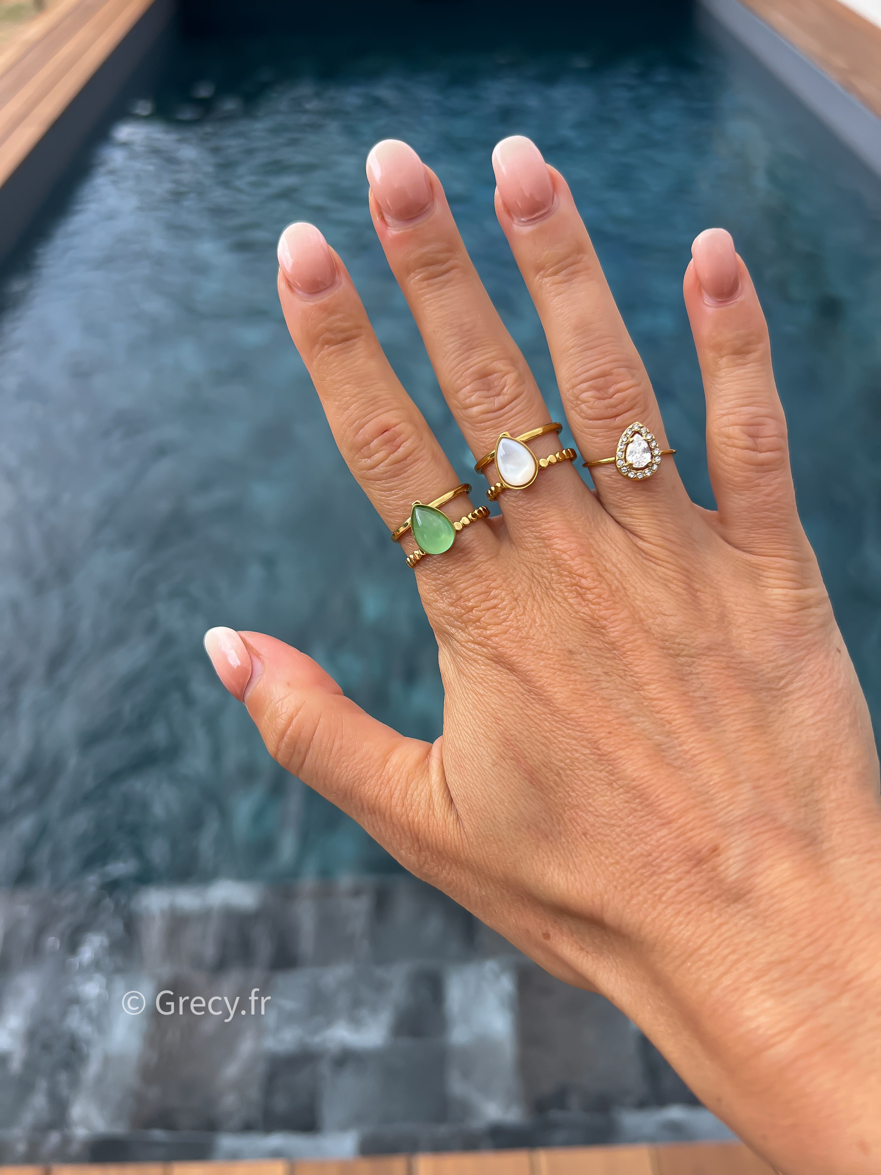 Camille / bague goutte verte ou blanche
