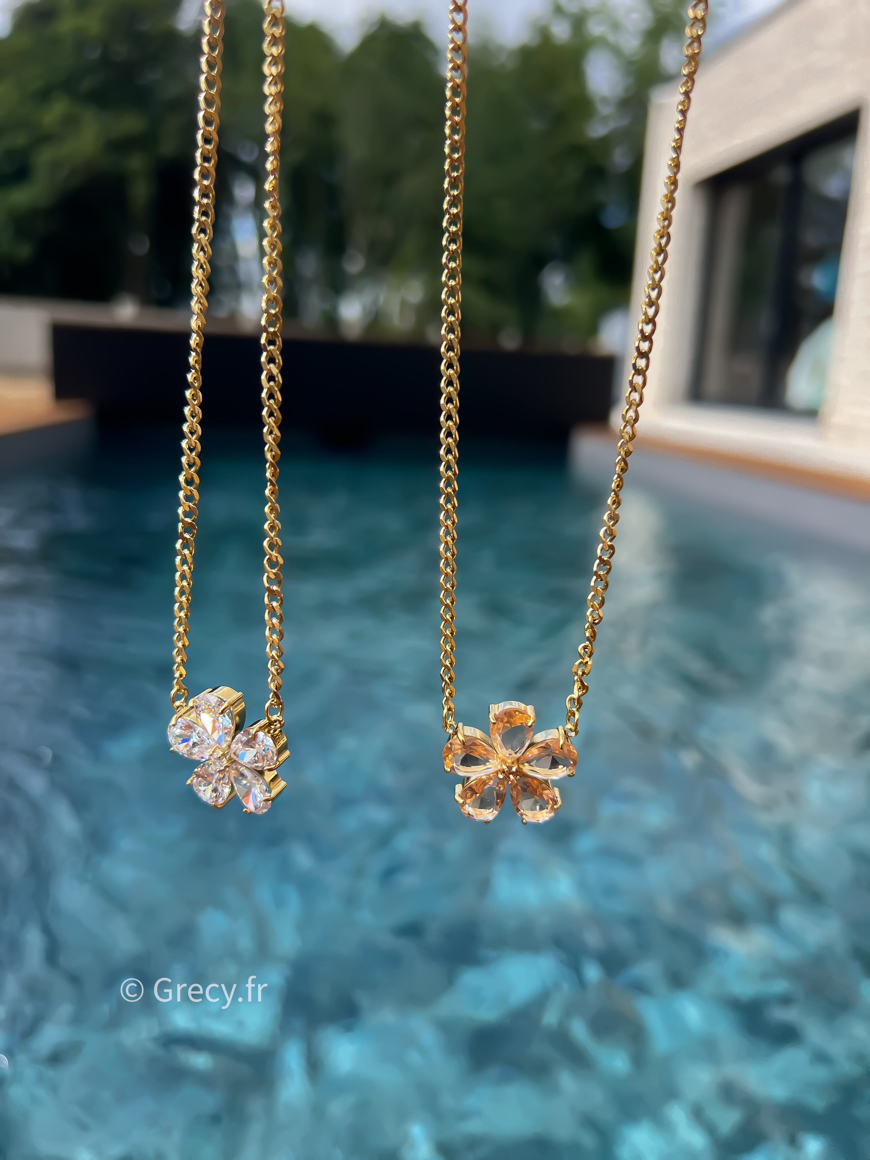 Mia / Collier fleur blanche scintillante