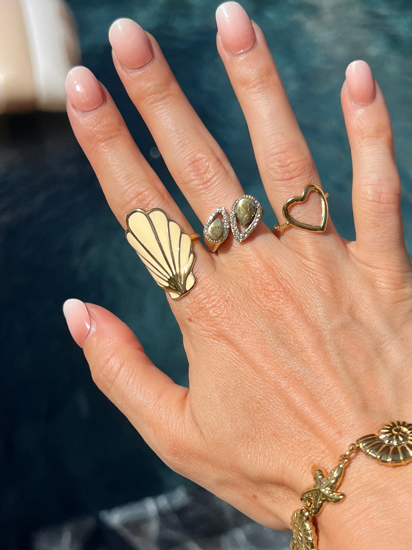 Lyssandre / Bague coquillage doré et beige