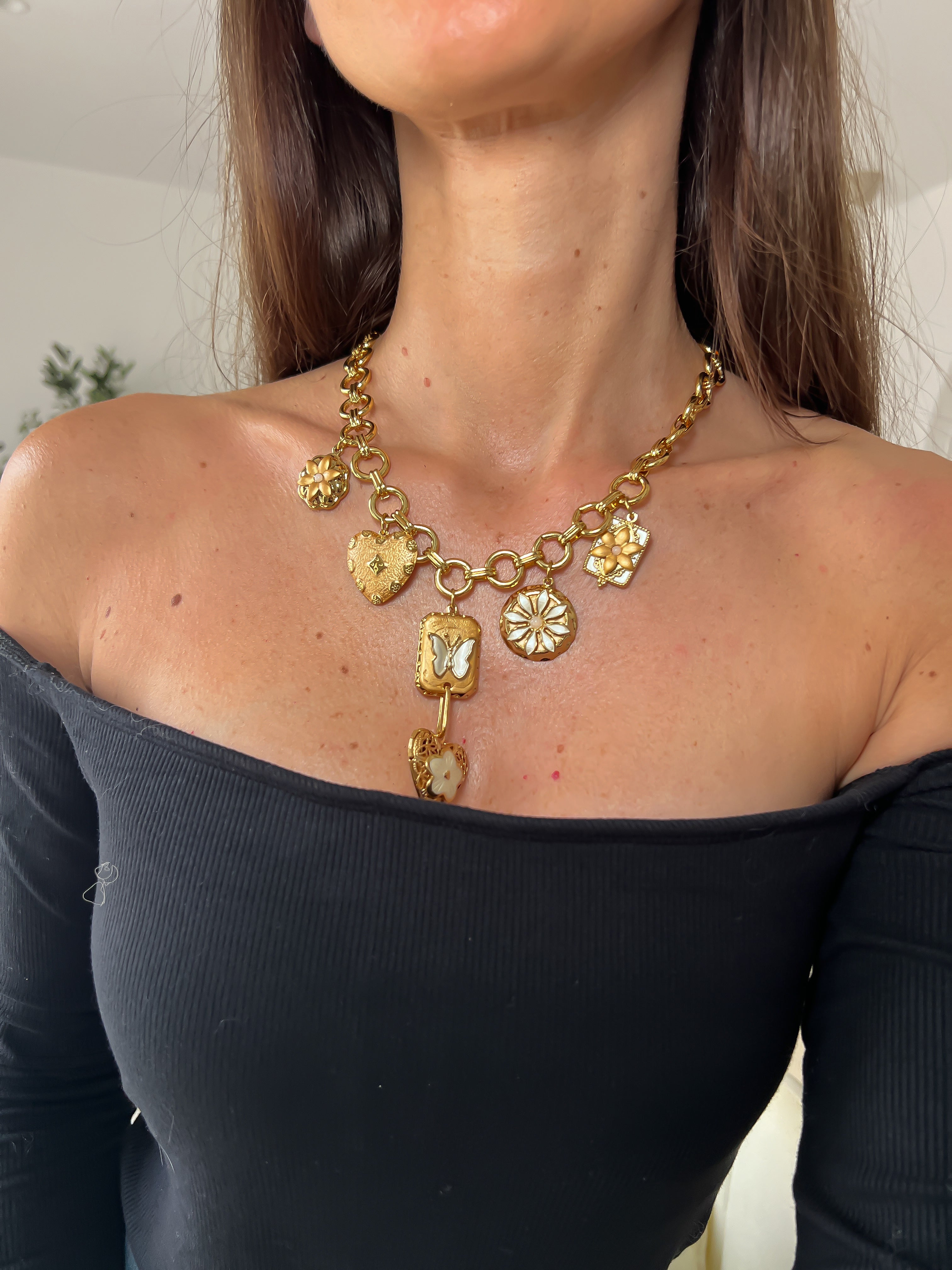 Manuela / Collier maille charms coeurs, fleurs et papillon