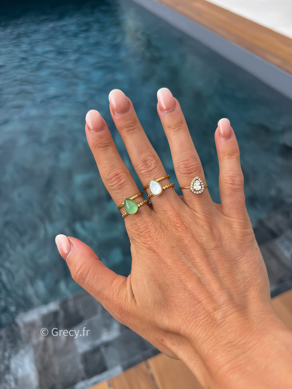 Camille / bague goutte verte ou blanche