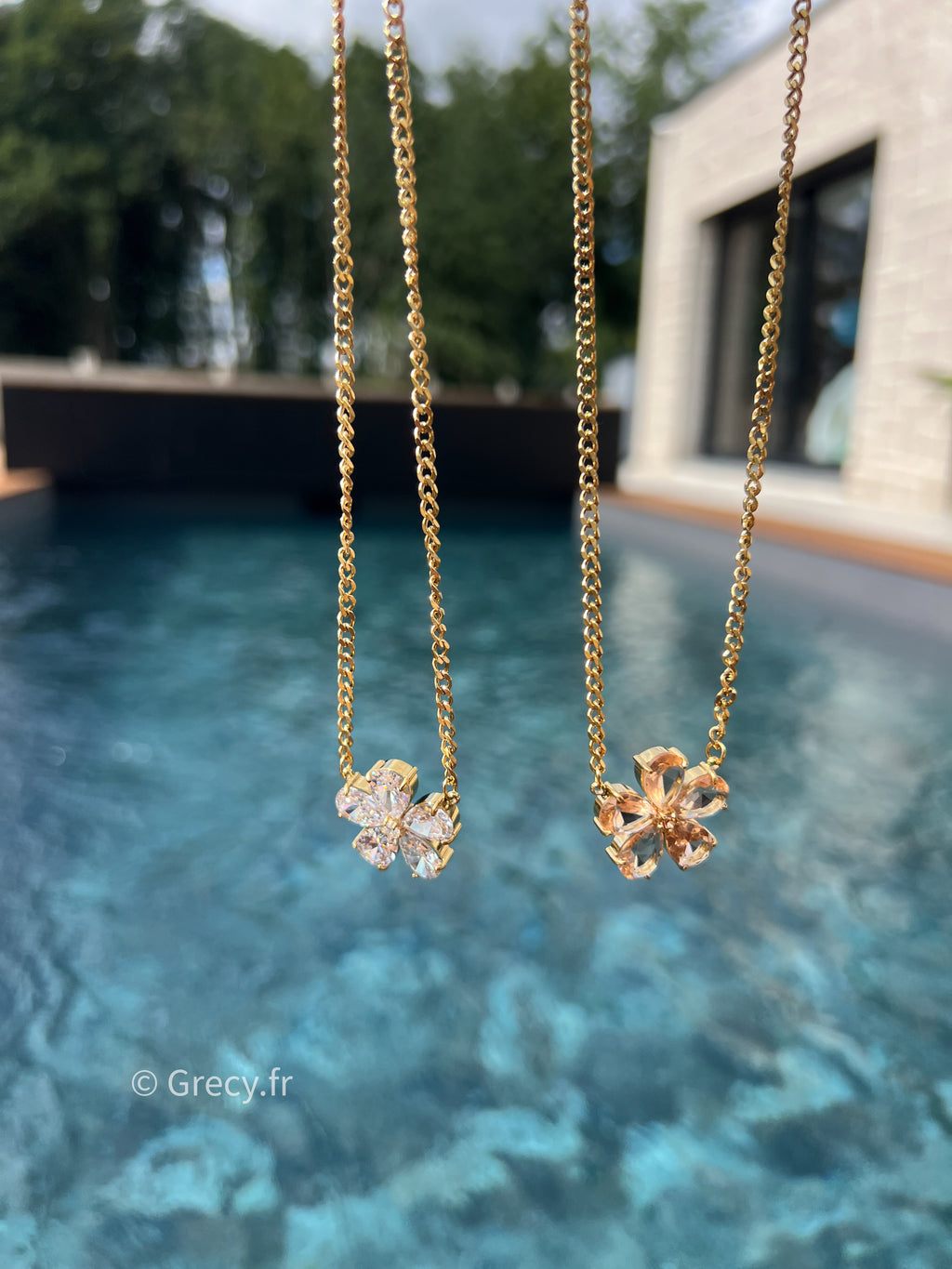 Mia / Collier fleur blanche scintillante