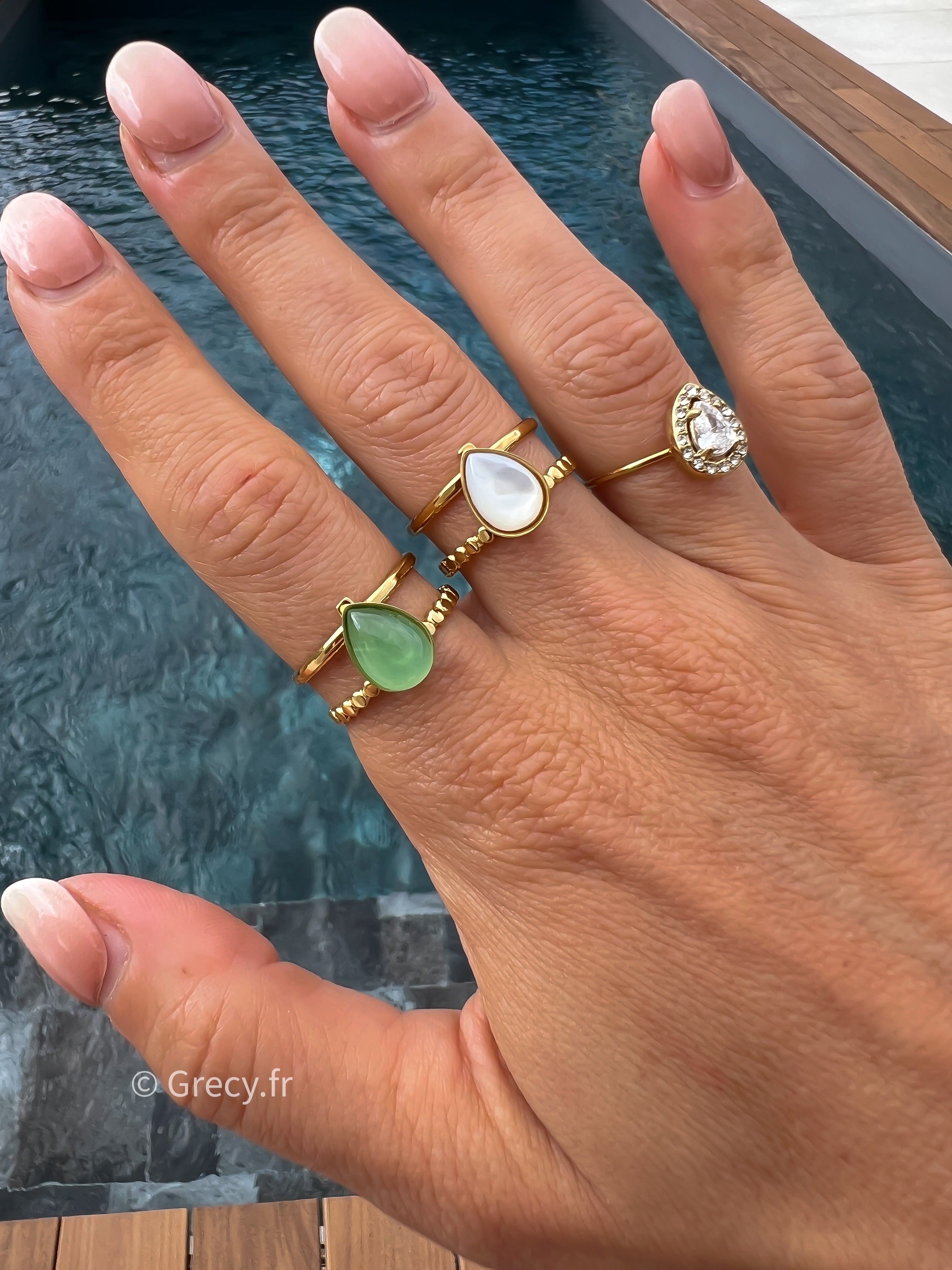 Camille / bague goutte verte ou blanche