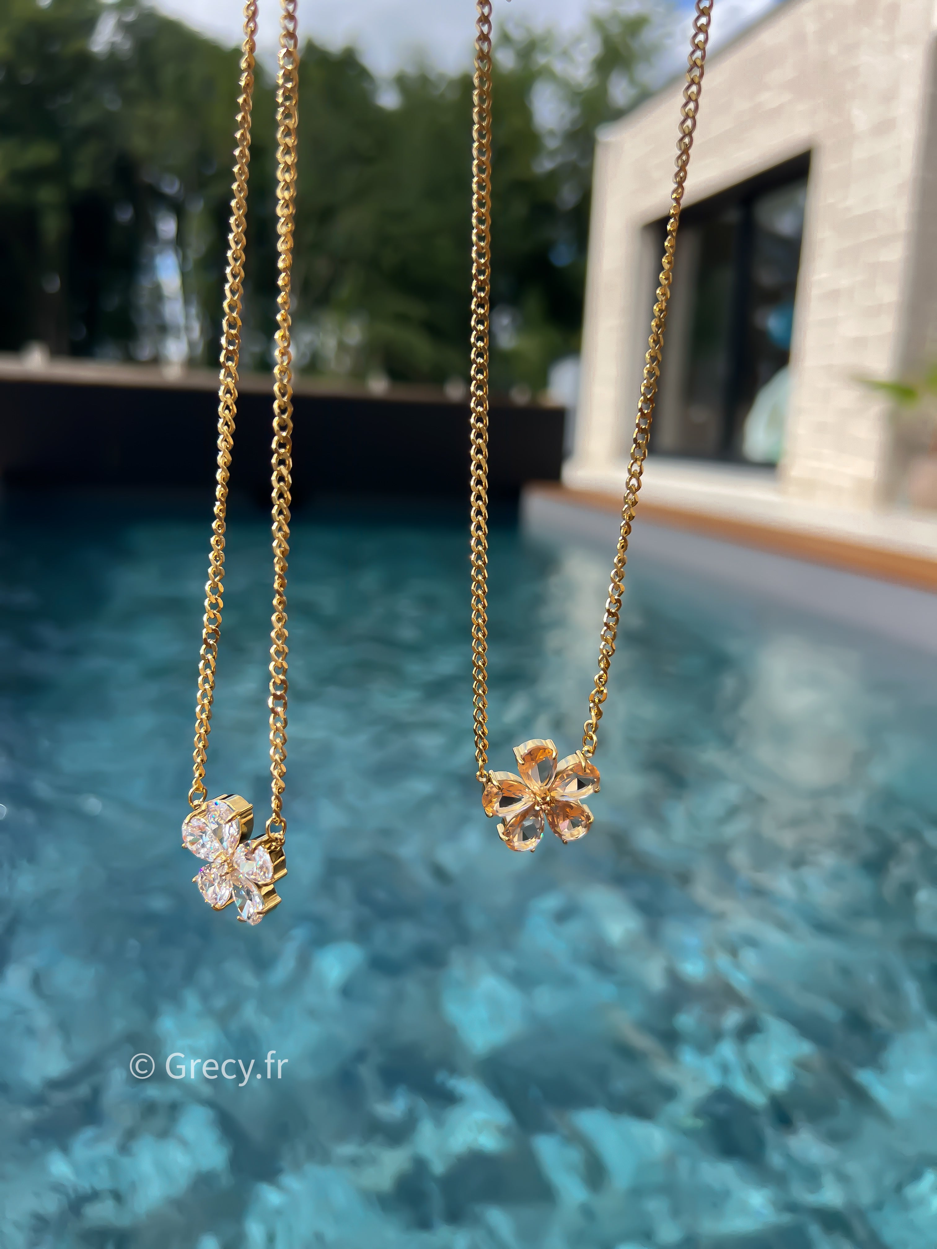 Mia / Collier fleur blanche scintillante
