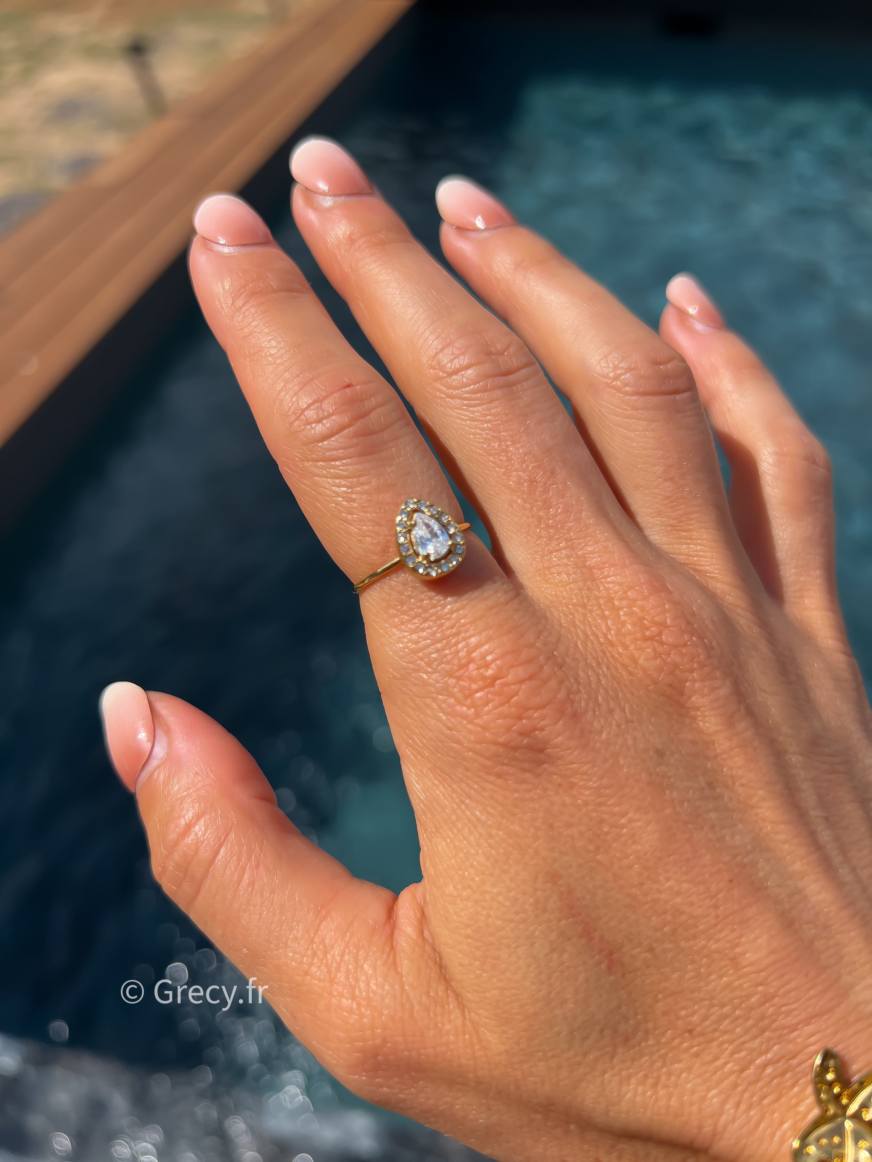 Azur / Bague poire strass