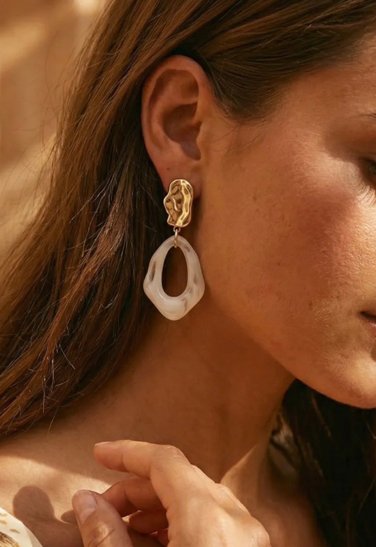 Sidonie / Boucles d'oreilles résine blanche