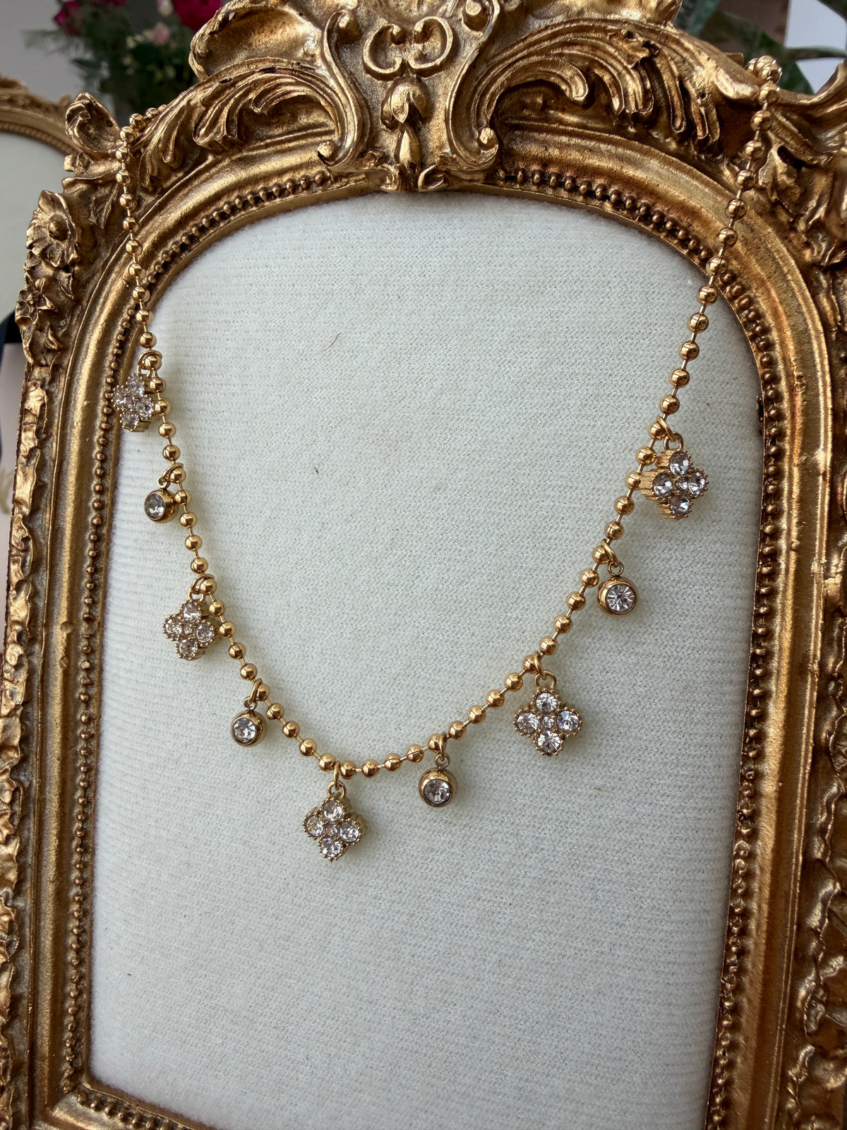 Alexandra / Collier papilles trèfles serties de strass