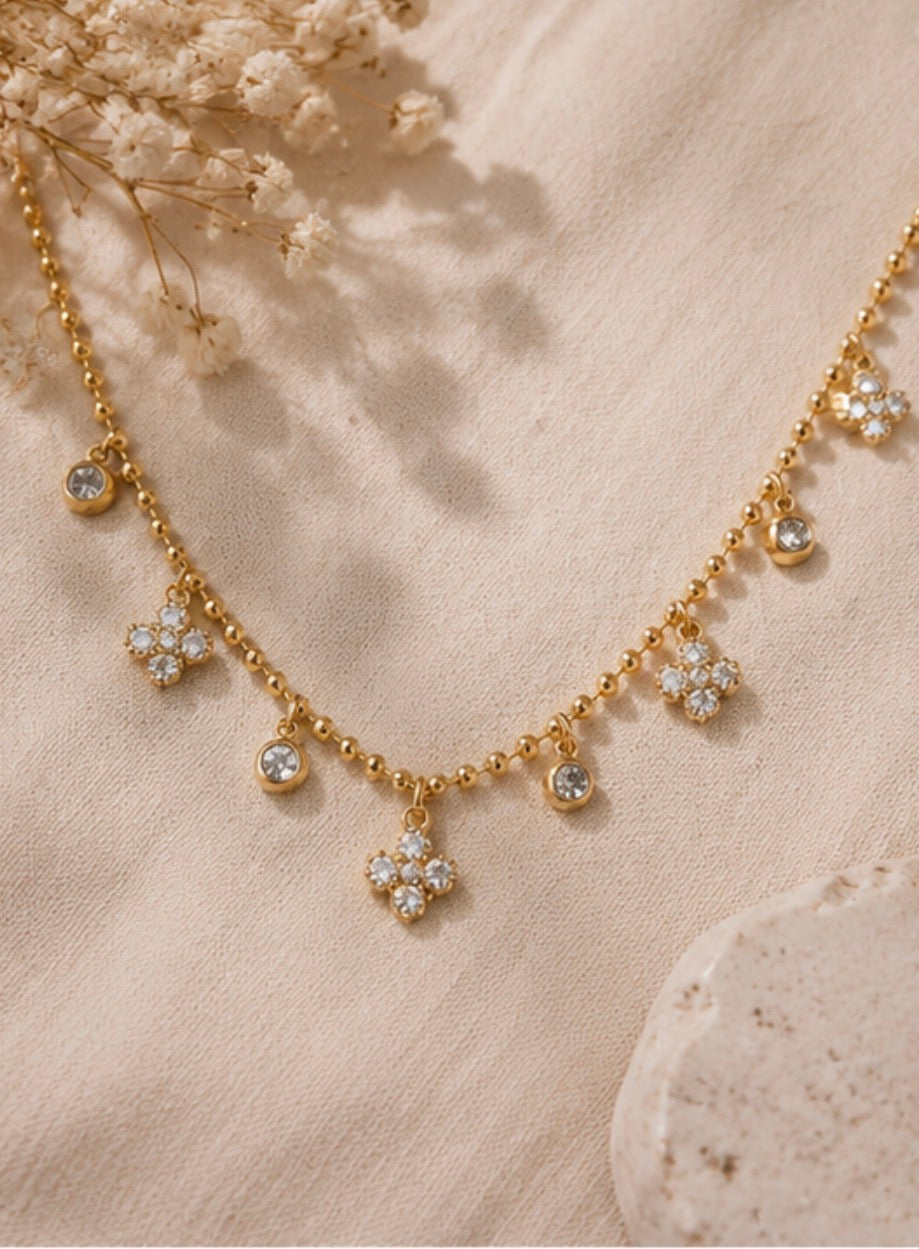 Alexandra / Collier papilles trèfles serties de strass