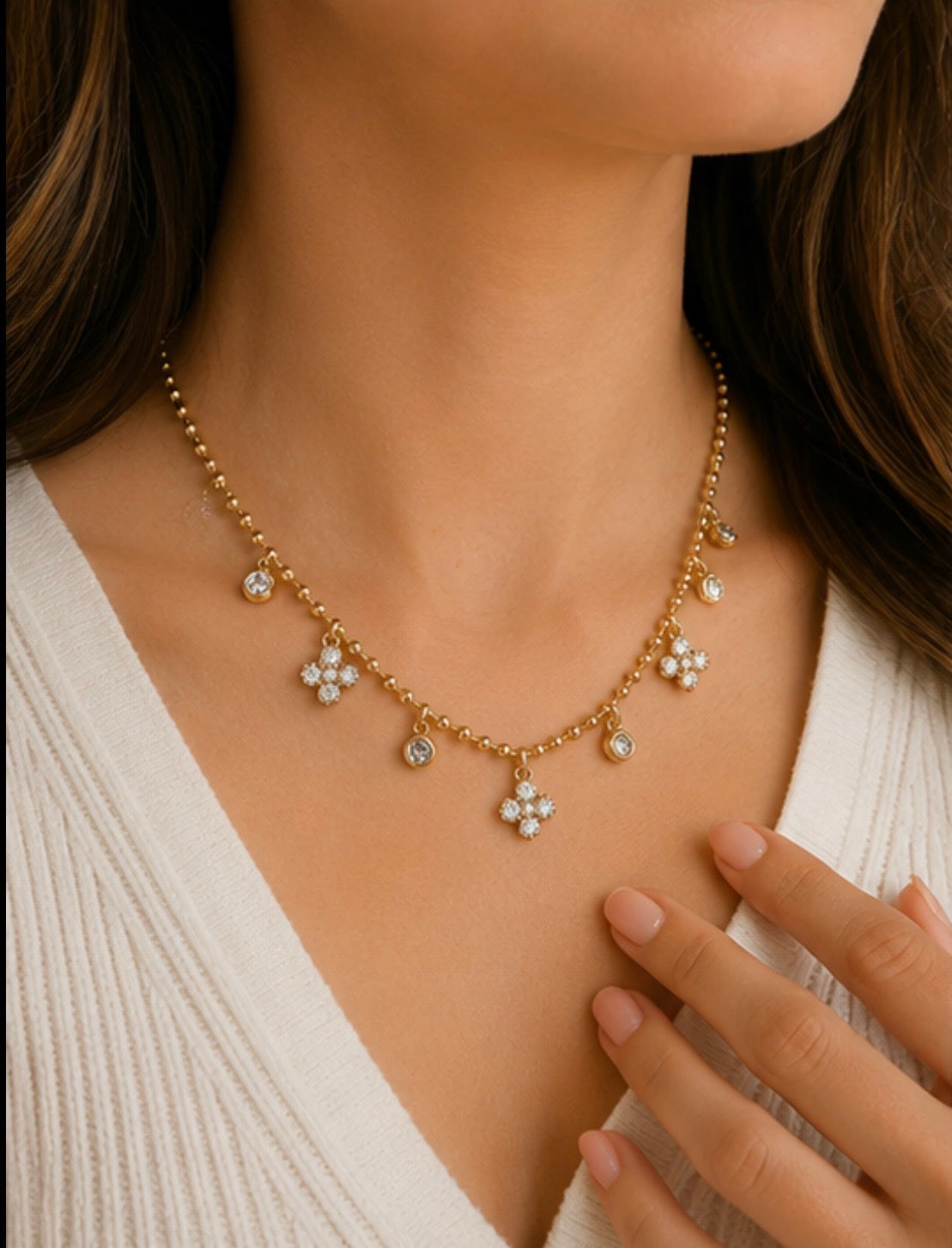Alexandra / Collier papilles trèfles serties de strass