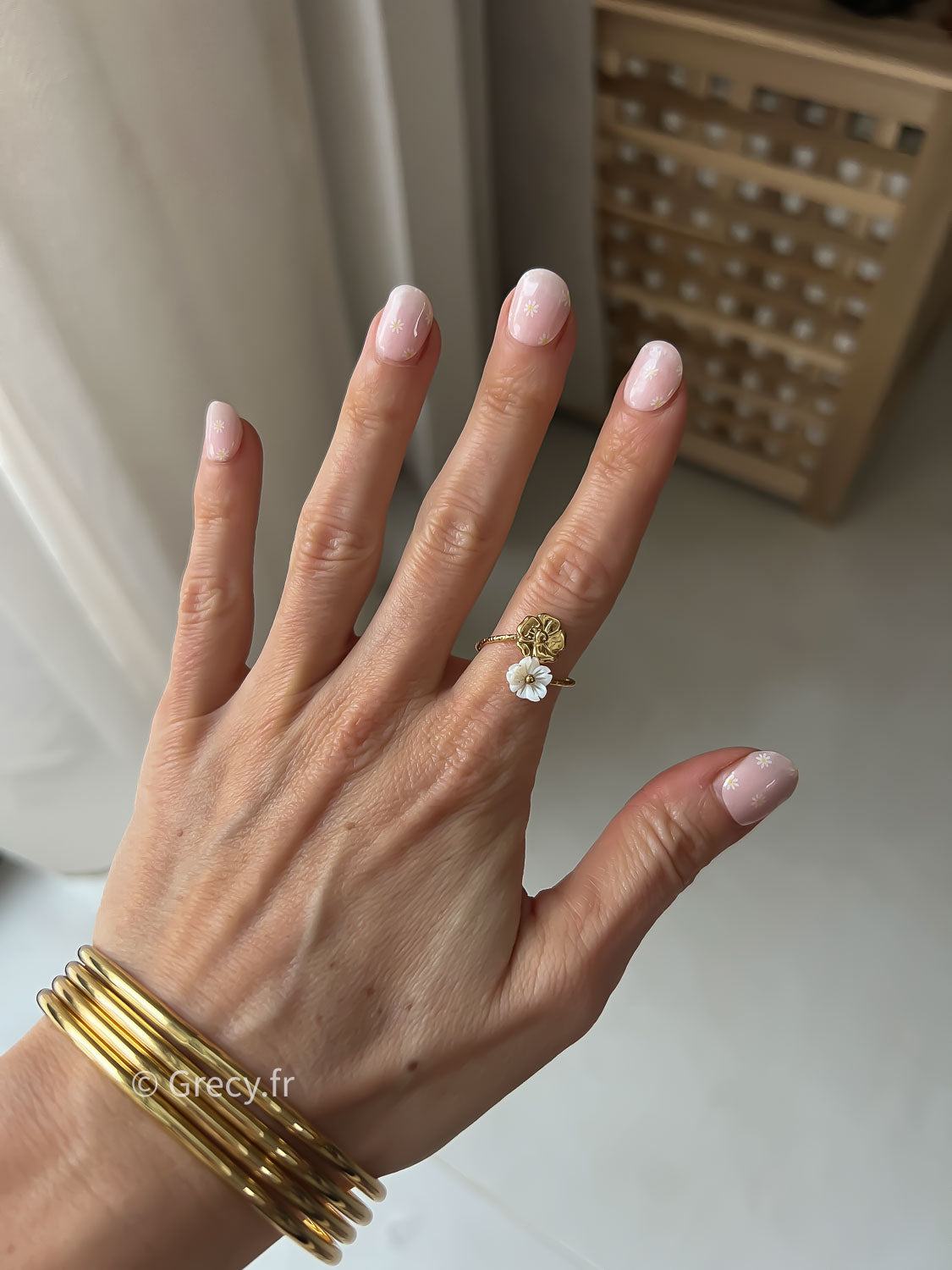 Christelle / Bague dorée fleurs blanche et dorée