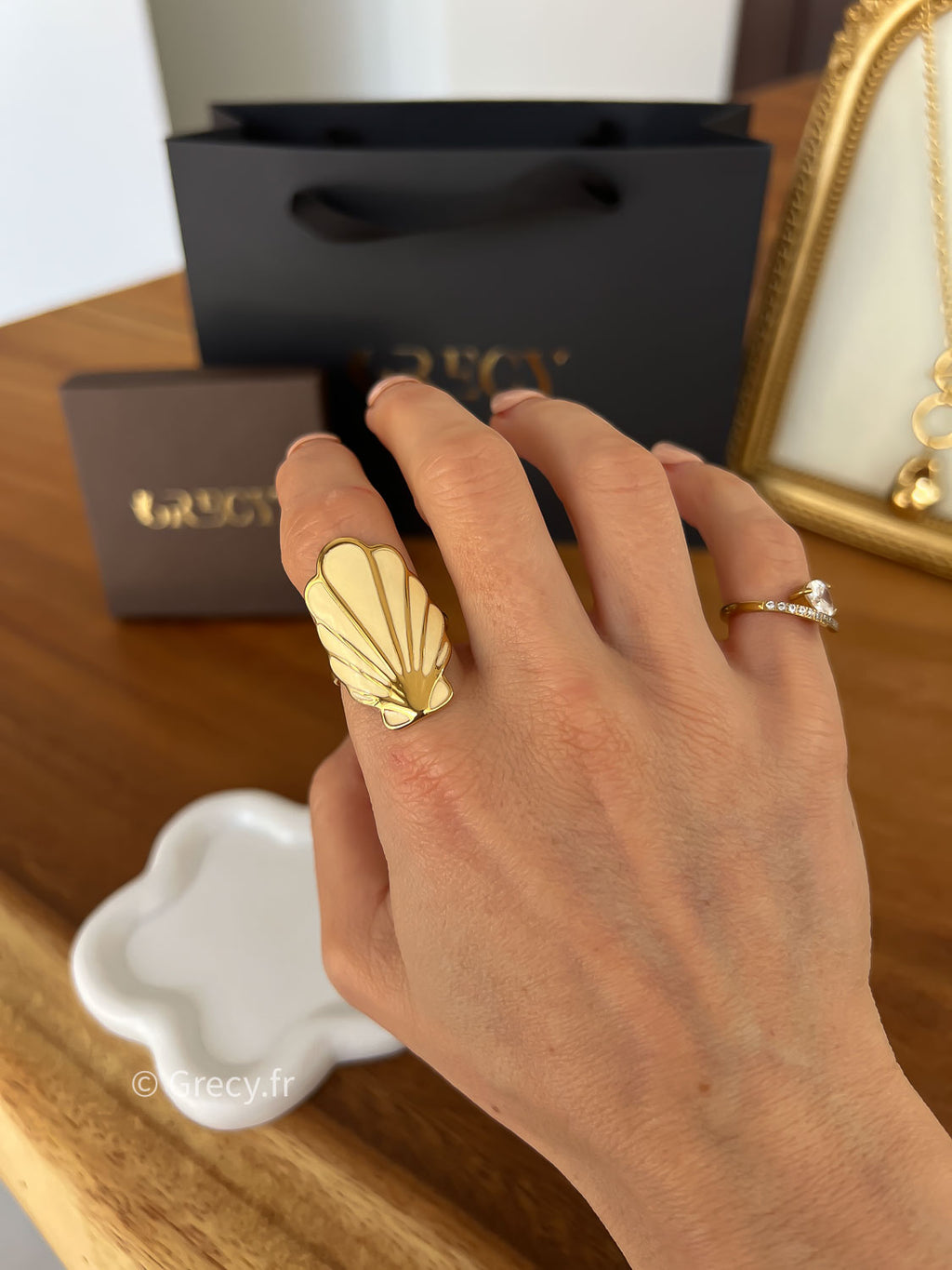 Lyssandre / Bague coquillage doré et beige