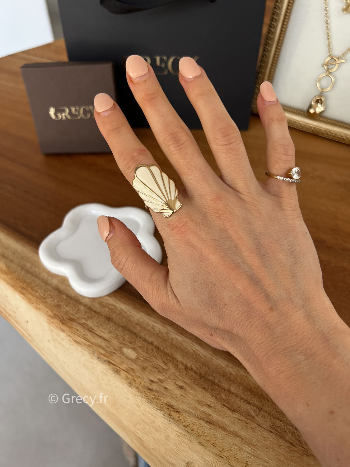 Lyssandre / Bague coquillage doré et beige