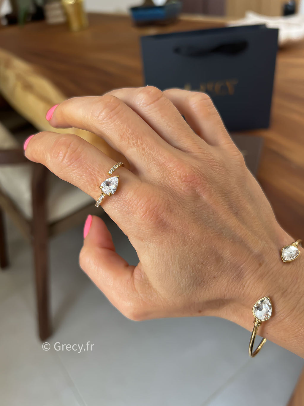 Stéphanie / Bague goutte solitaire strass