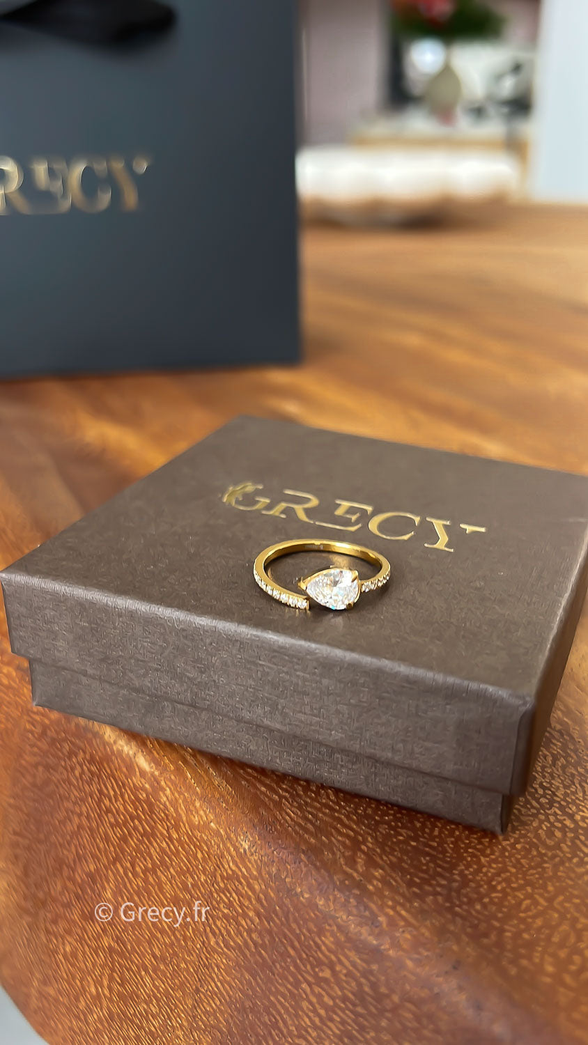 Stéphanie / Bague goutte solitaire strass