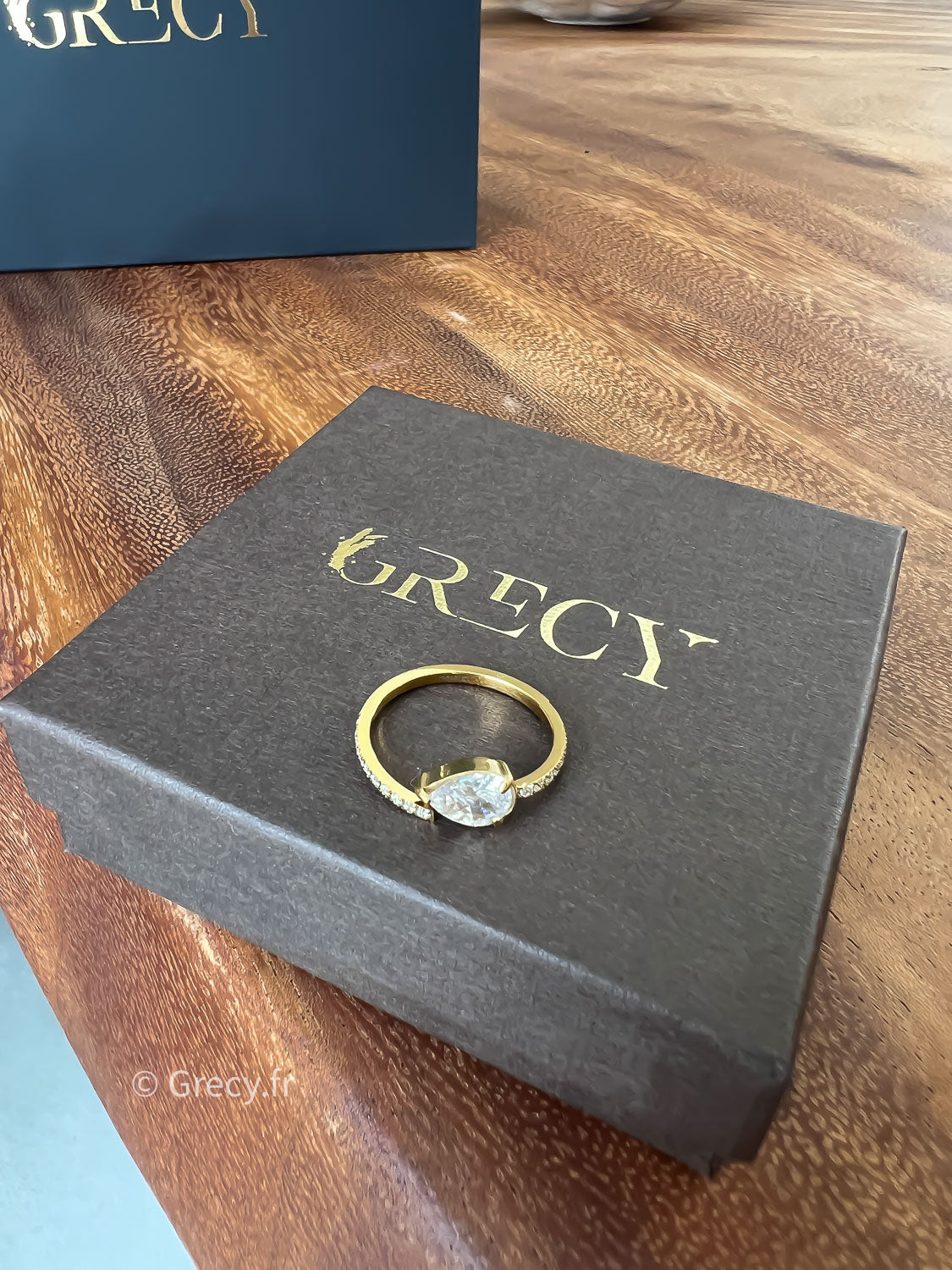 Stéphanie / Bague goutte solitaire strass