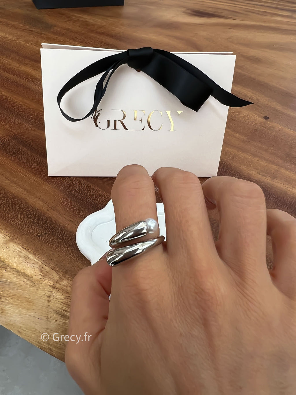 Claire / Bague torsadée avec perle nacrée