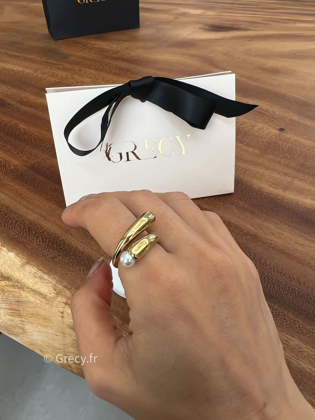 Claire / Bague torsadée avec perle nacrée