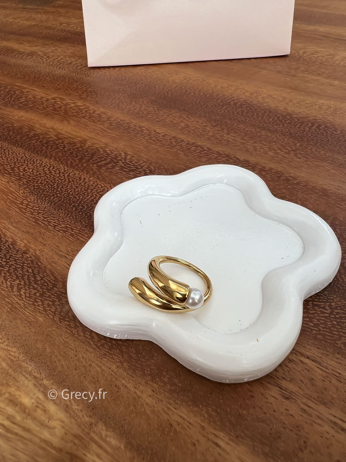 Claire / Bague torsadée avec perle nacrée
