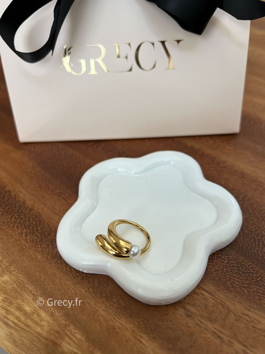 Claire / Bague torsadée avec perle nacrée