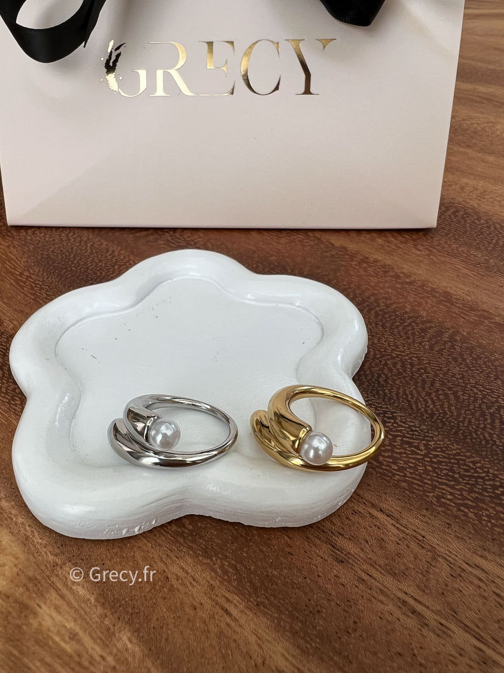 Claire / Bague torsadée avec perle nacrée