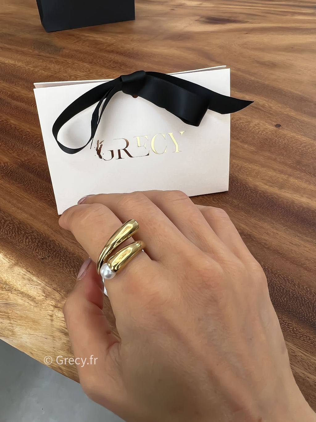 Claire / Bague torsadée avec perle nacrée