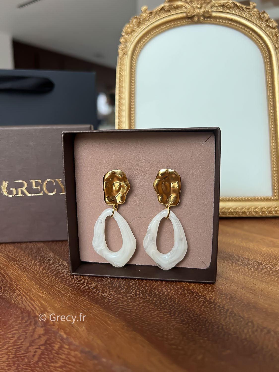 Sidonie / Boucles d'oreilles résine blanche