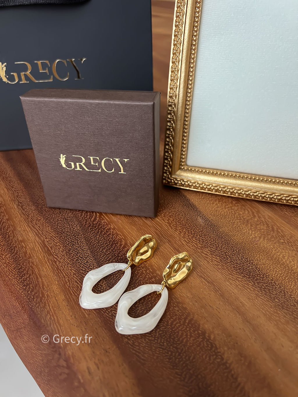 Sidonie / Boucles d'oreilles résine blanche