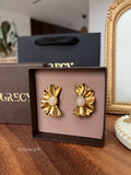 Nelly / Boucles d'oreilles clips fleurs dorées avec perles blanches