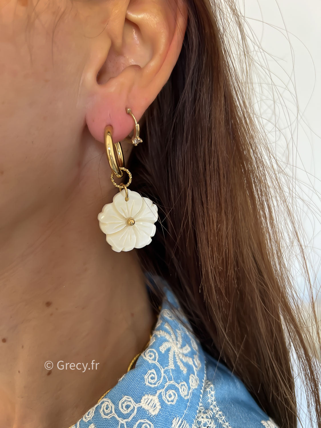 Boucles d'oreilles fleurs blanches