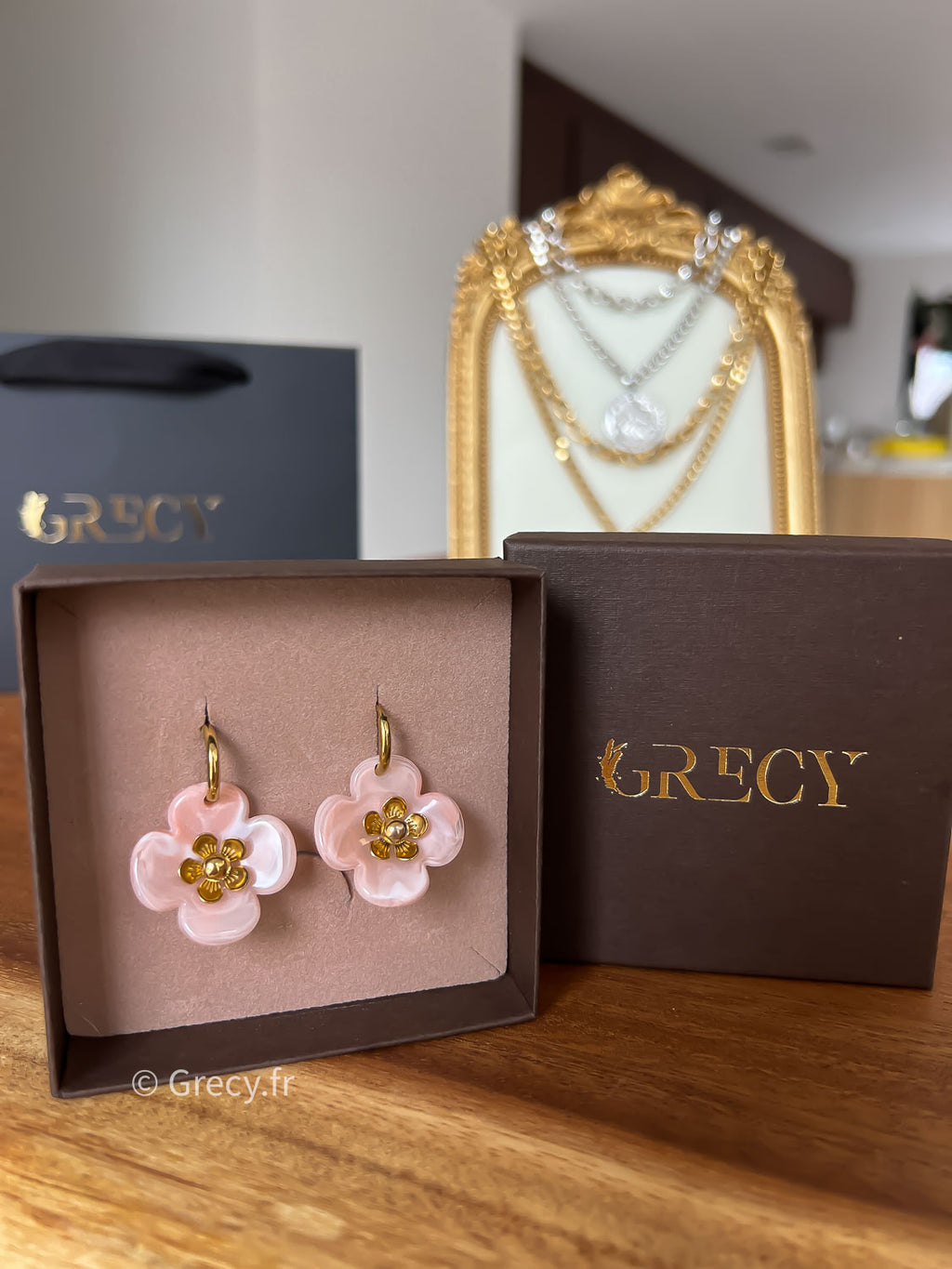 Coralie / Créoles fleurs pétales roses poudrées