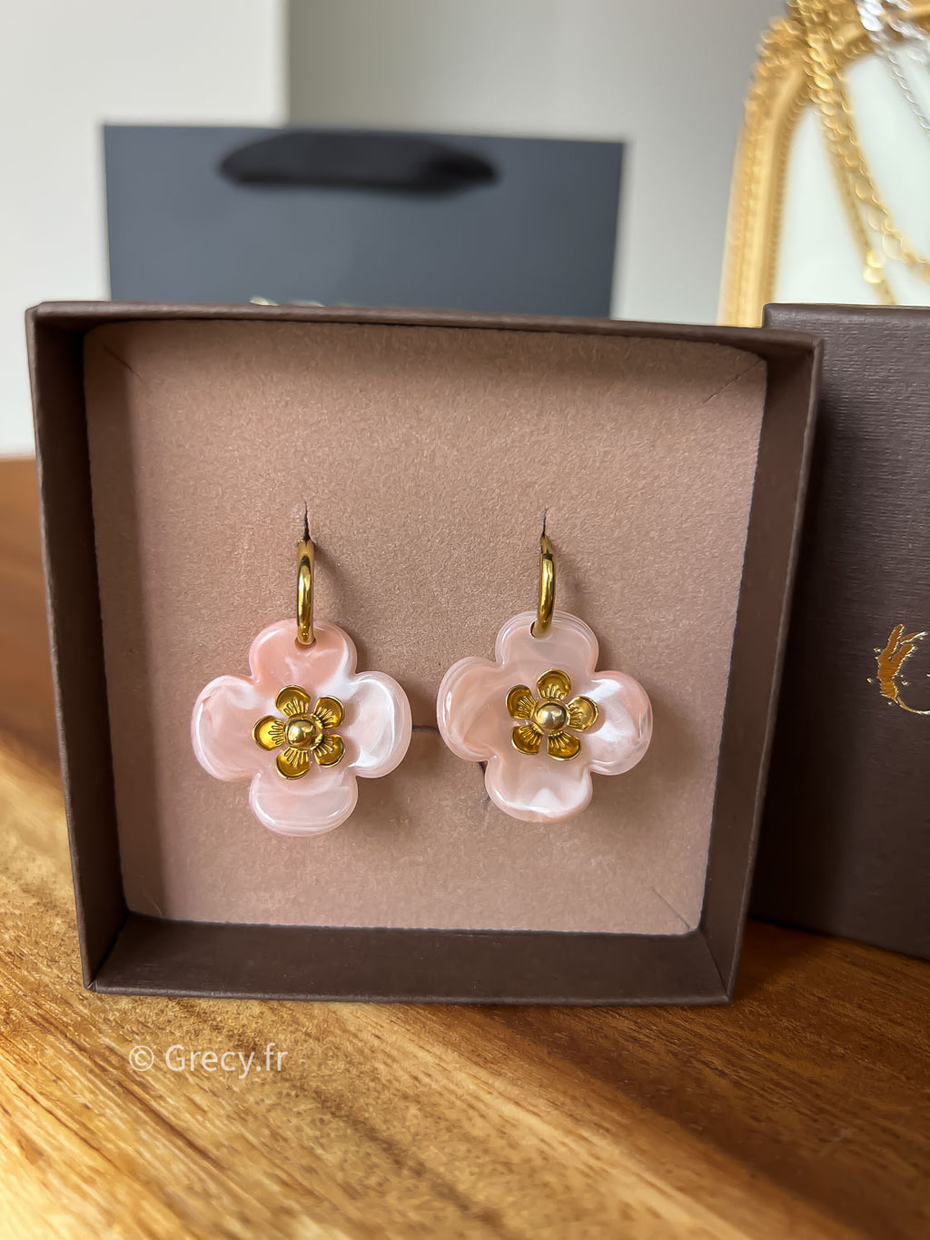 Coralie / Créoles fleurs pétales roses poudrées