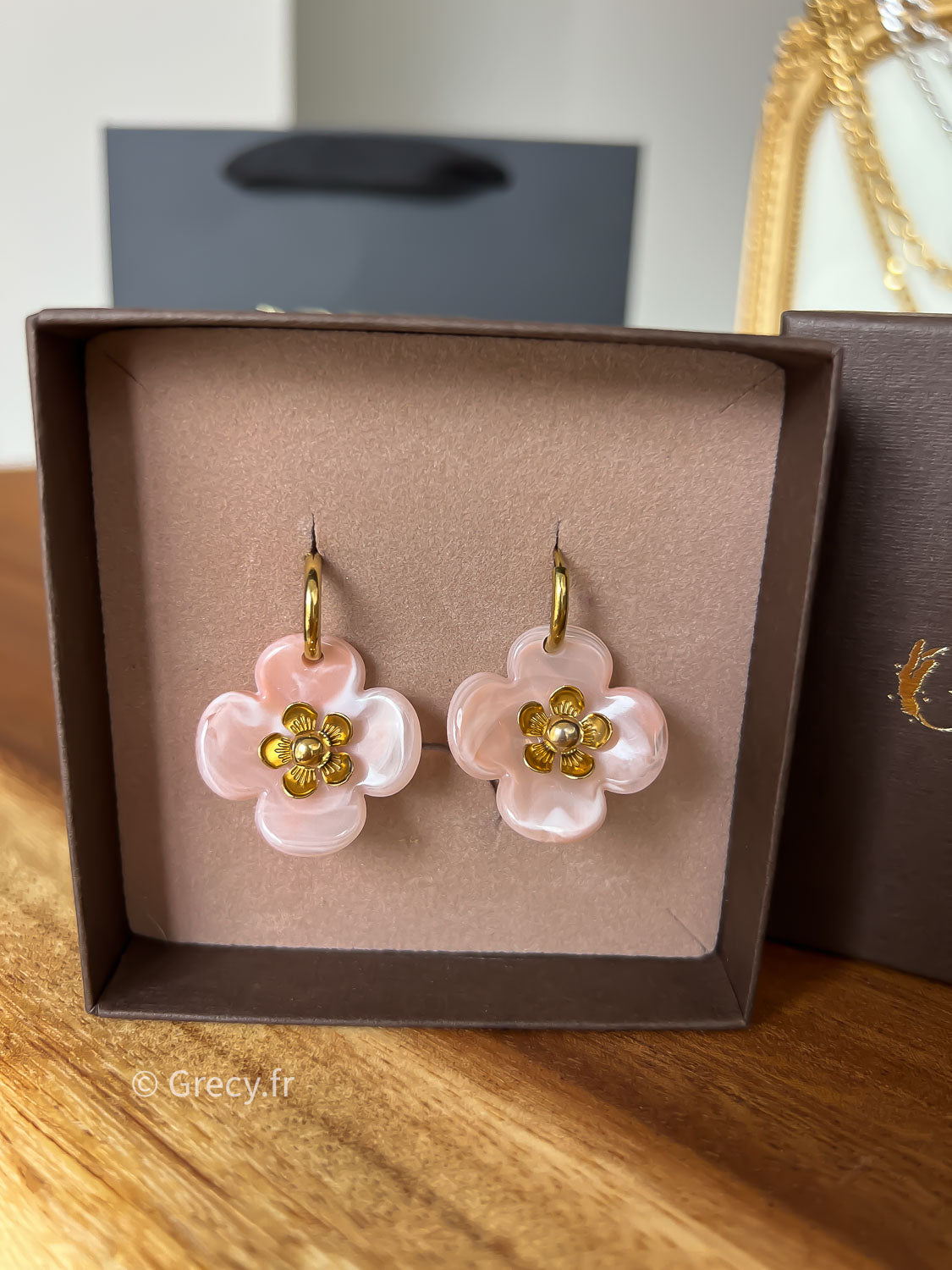 Coralie / Créoles fleurs pétales roses poudrées