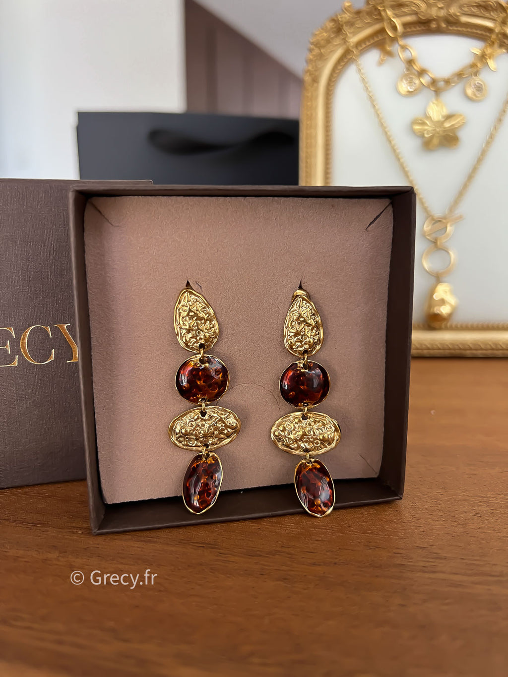 Virginie / Boucles d'oreilles martelées dorées et marron