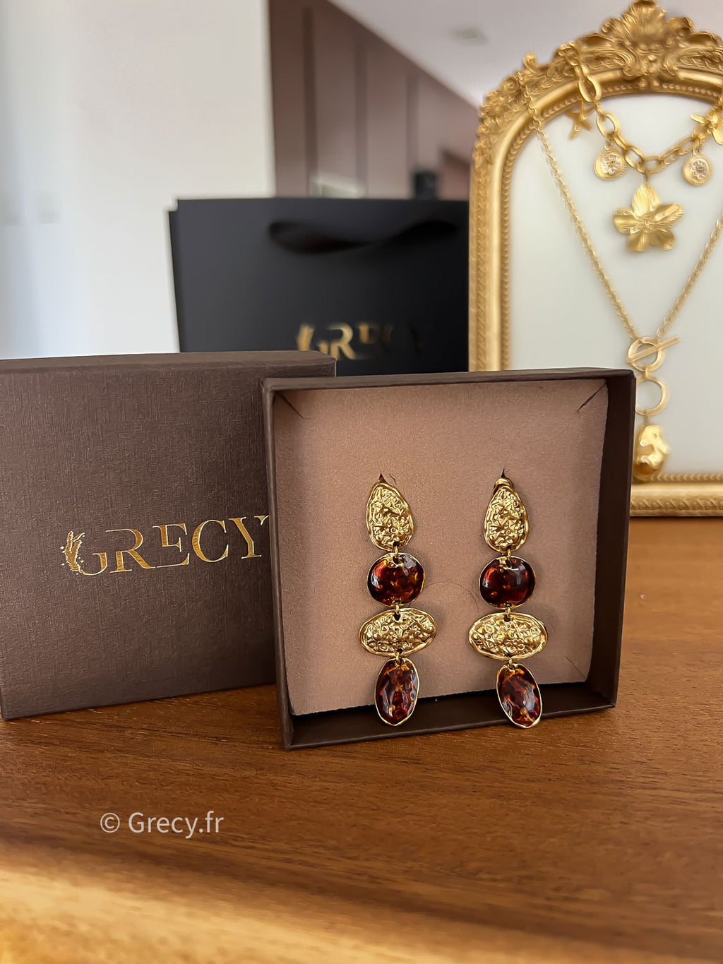 Virginie / Boucles d'oreilles martelées dorées et marron