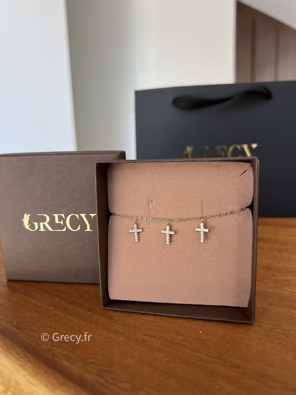 Capucine / Bracelet doré croix en strass