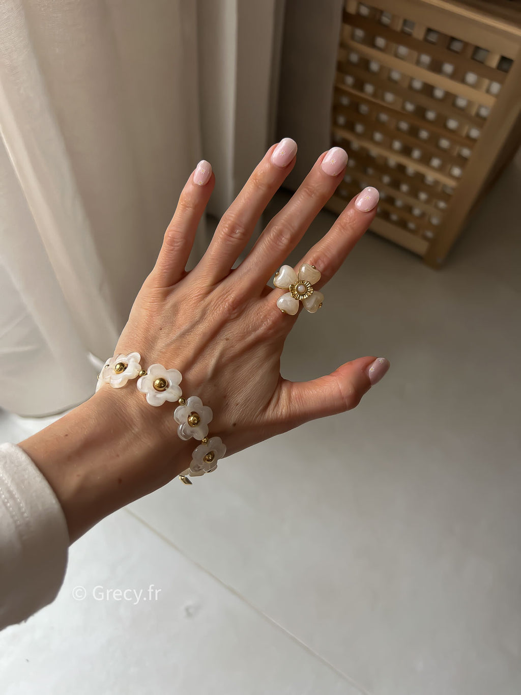 Aurore / Bracelet fleurs résine blanche