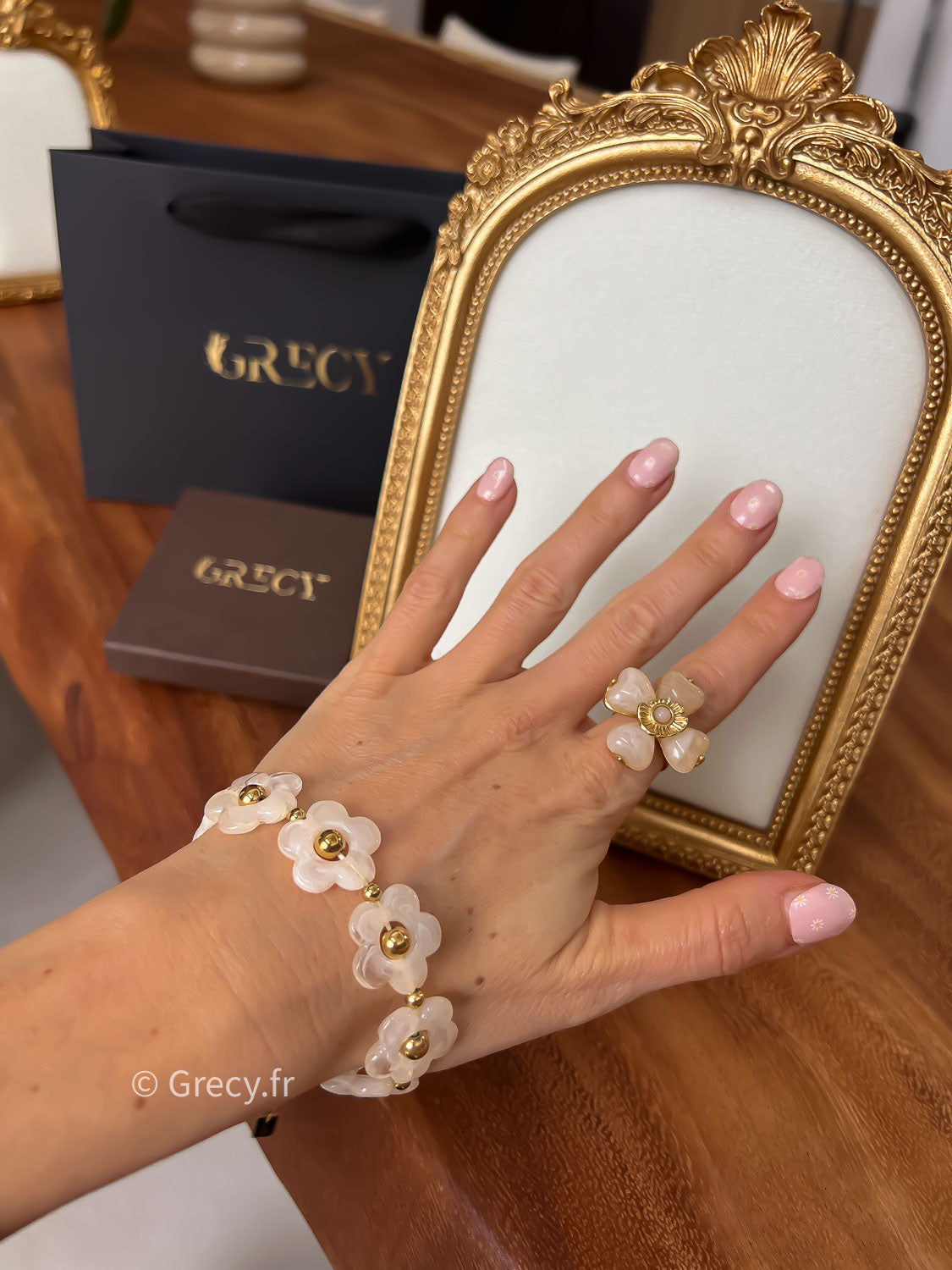 Aurore / Bracelet fleurs résine blanche