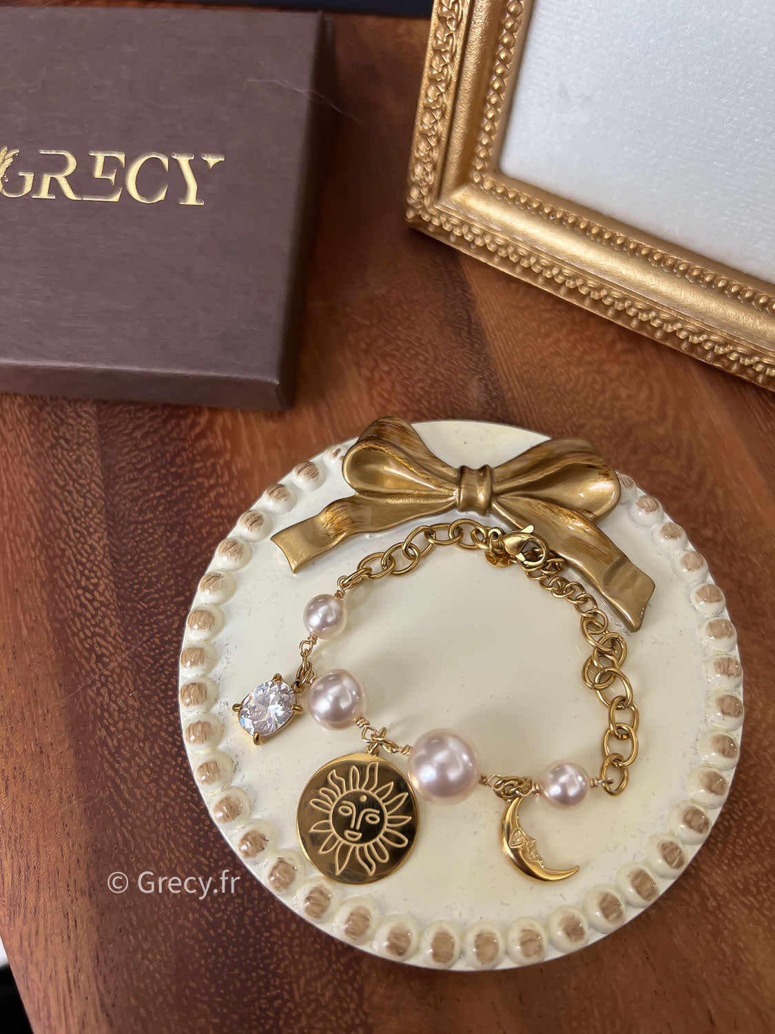 Emilie / Bracelet perles nacre charms lune, strass et soleil