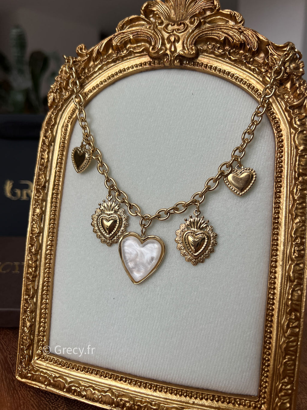 Elena / Collier doré motifs coeurs