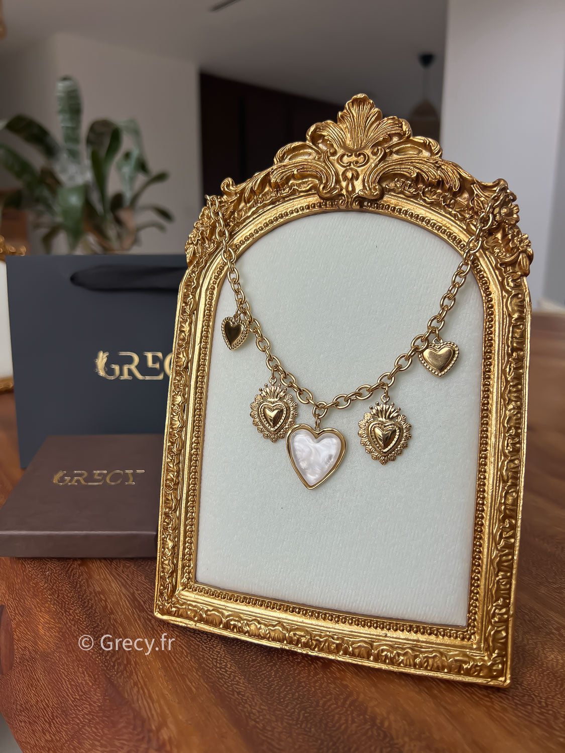 Elena / Collier doré motifs coeurs