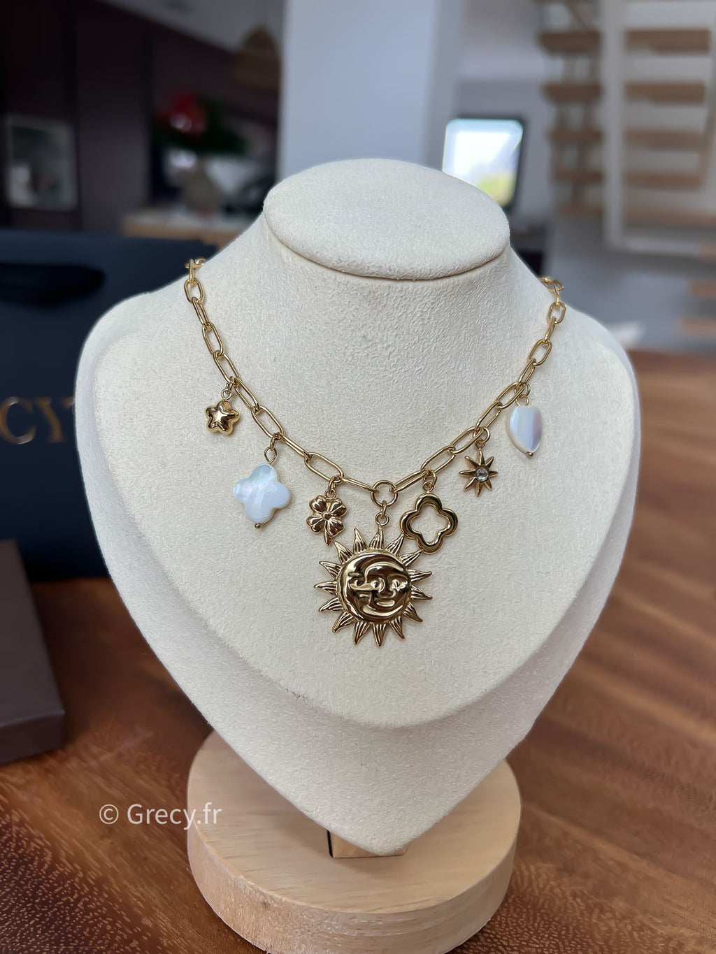 Léonne / Collier charms soleil