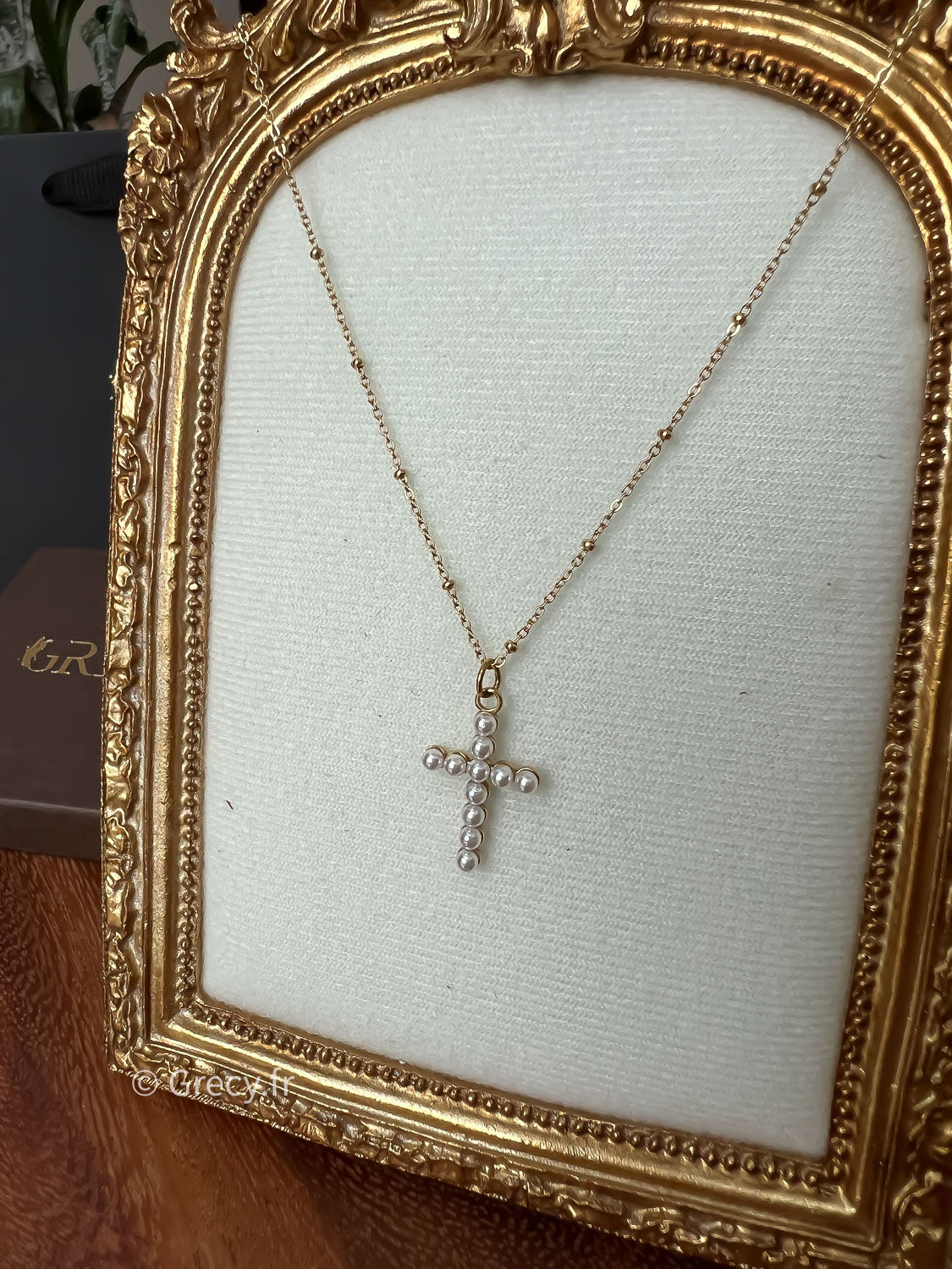 Solange / Chaine croix perles blanches